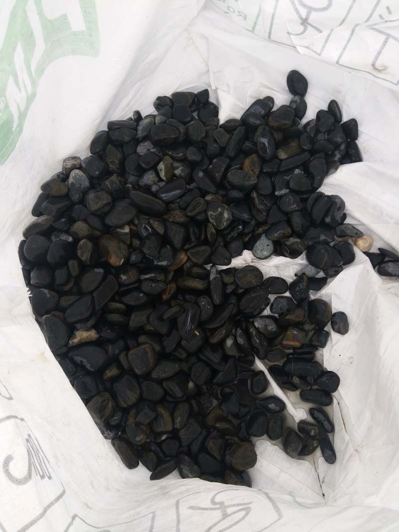 黑色3-5湿的鹅卵石.jpg
